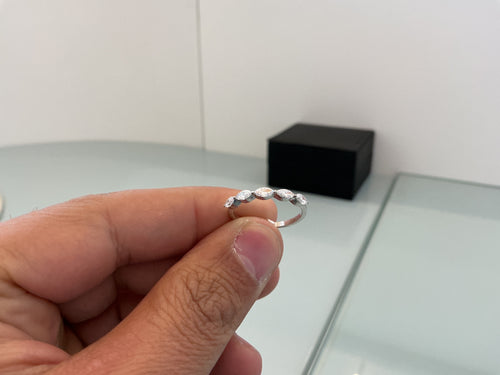 5SWHITE HORIZONTAL MARQUISE LINE LAB GROWN RING LR053