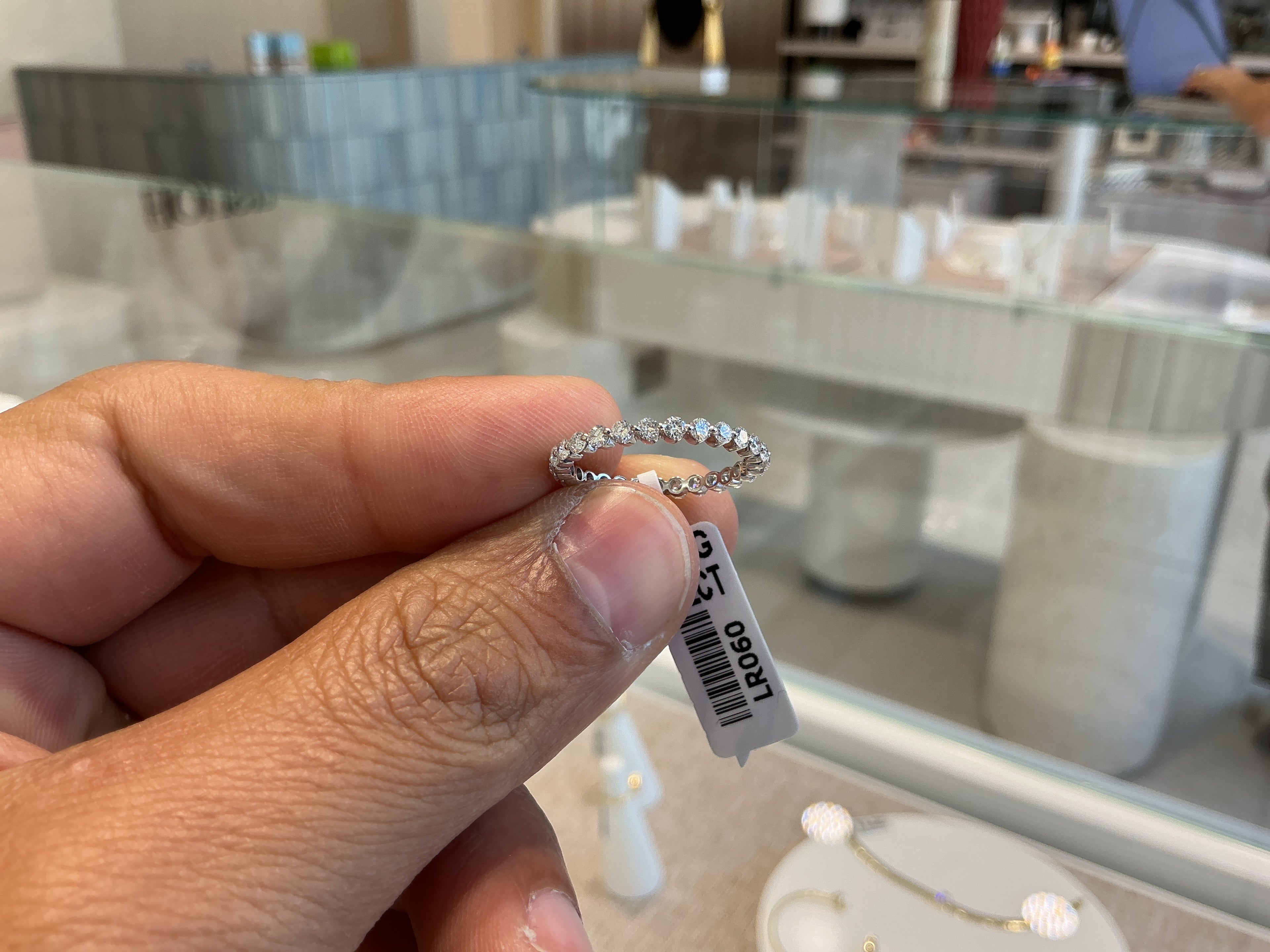 WHITE ALLAROUND ROUND LAB GROWN RING LR060