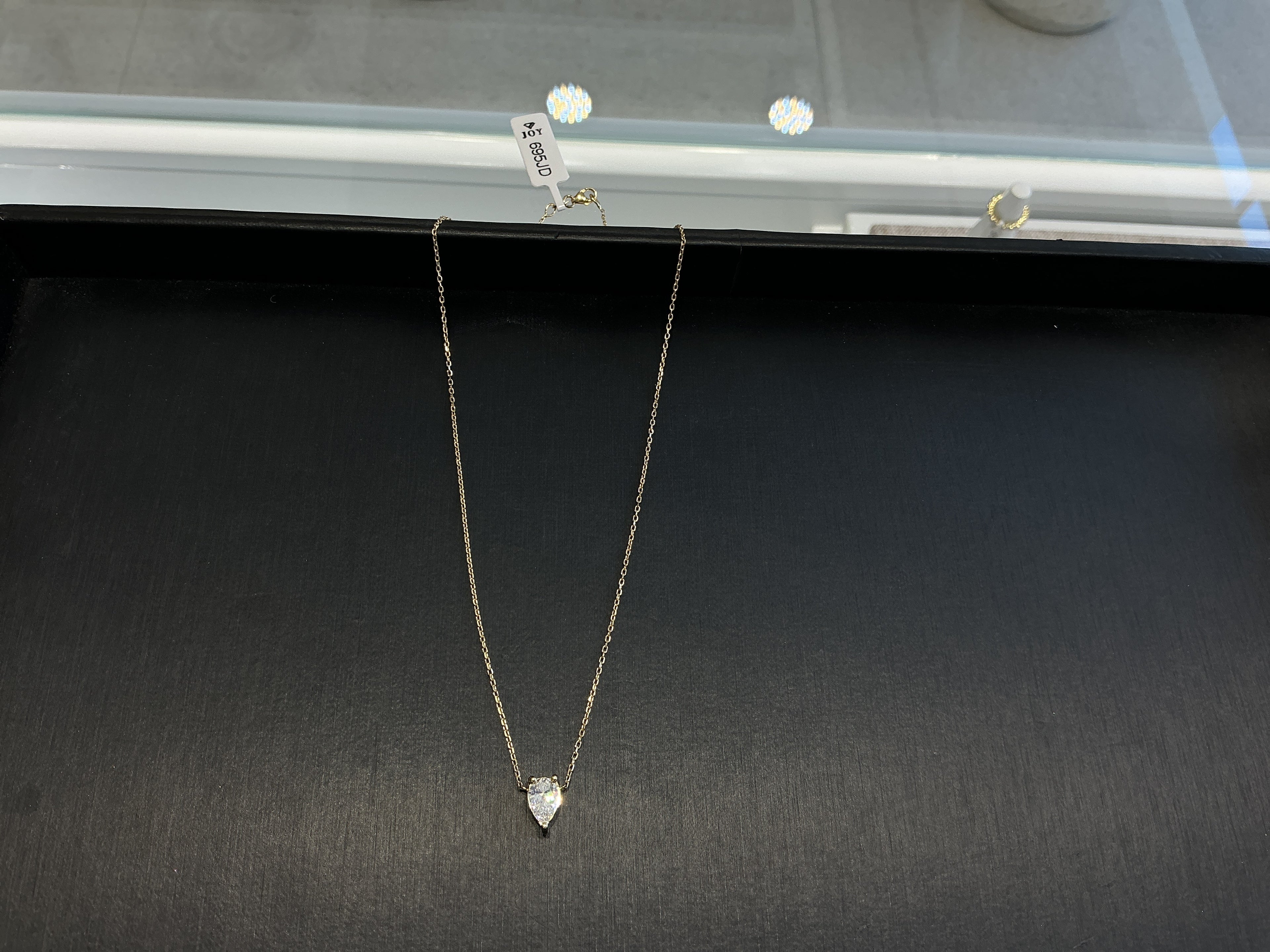 SINGLE PEAR LAB GROWN  NECKLACE LN010