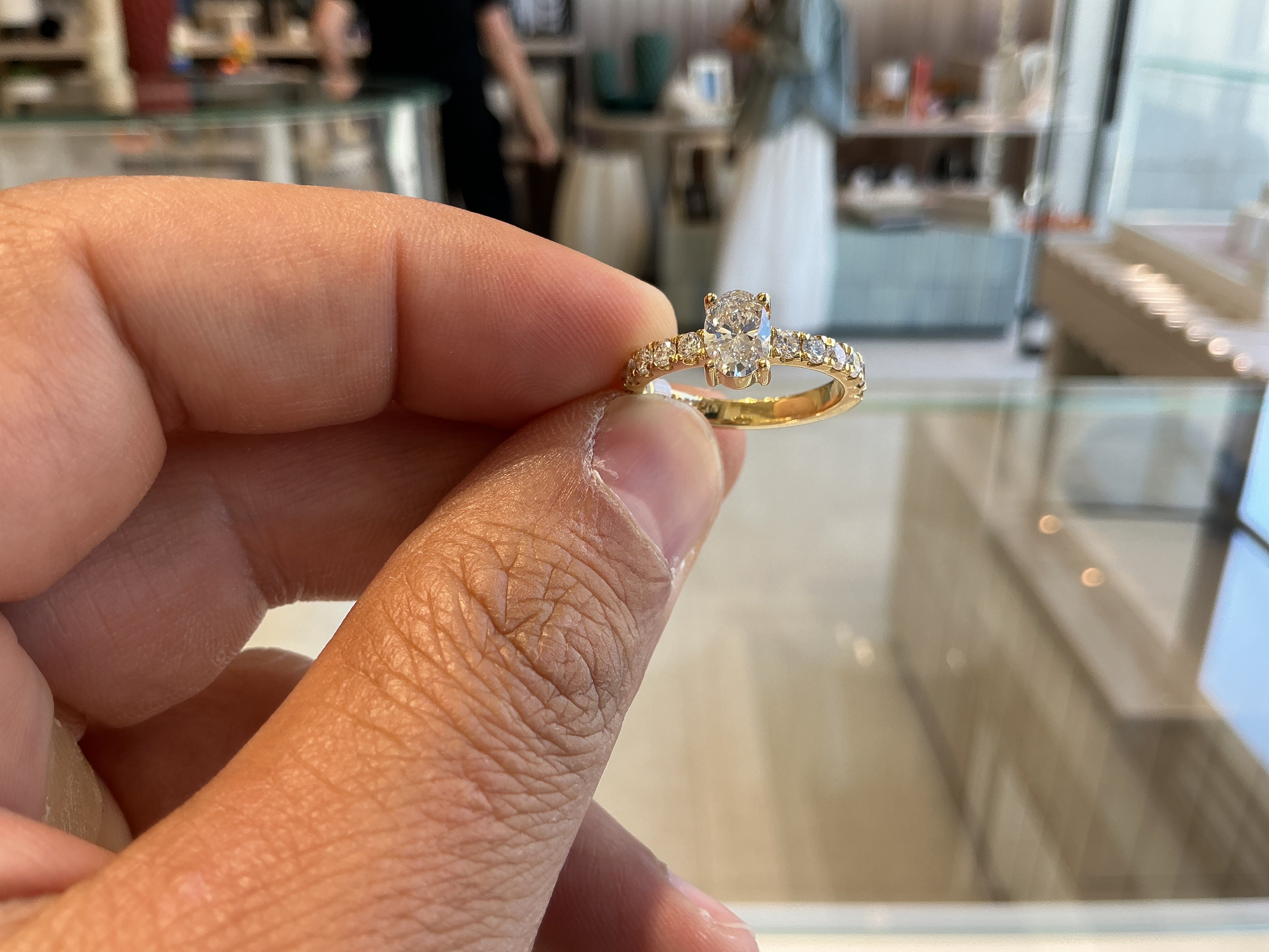 OVAL CUT LAB GROWN RING LR012