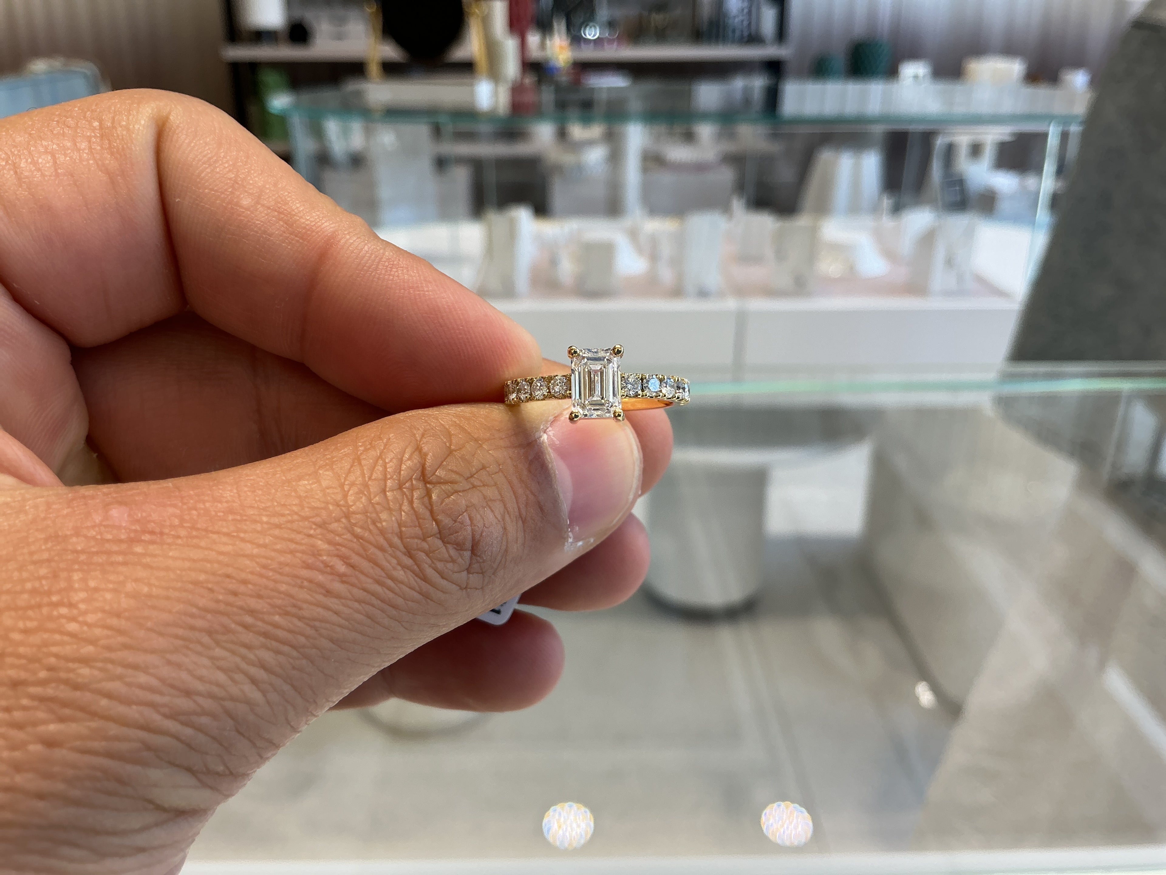 EMERALD CUT  LAB GROWN RING LR003