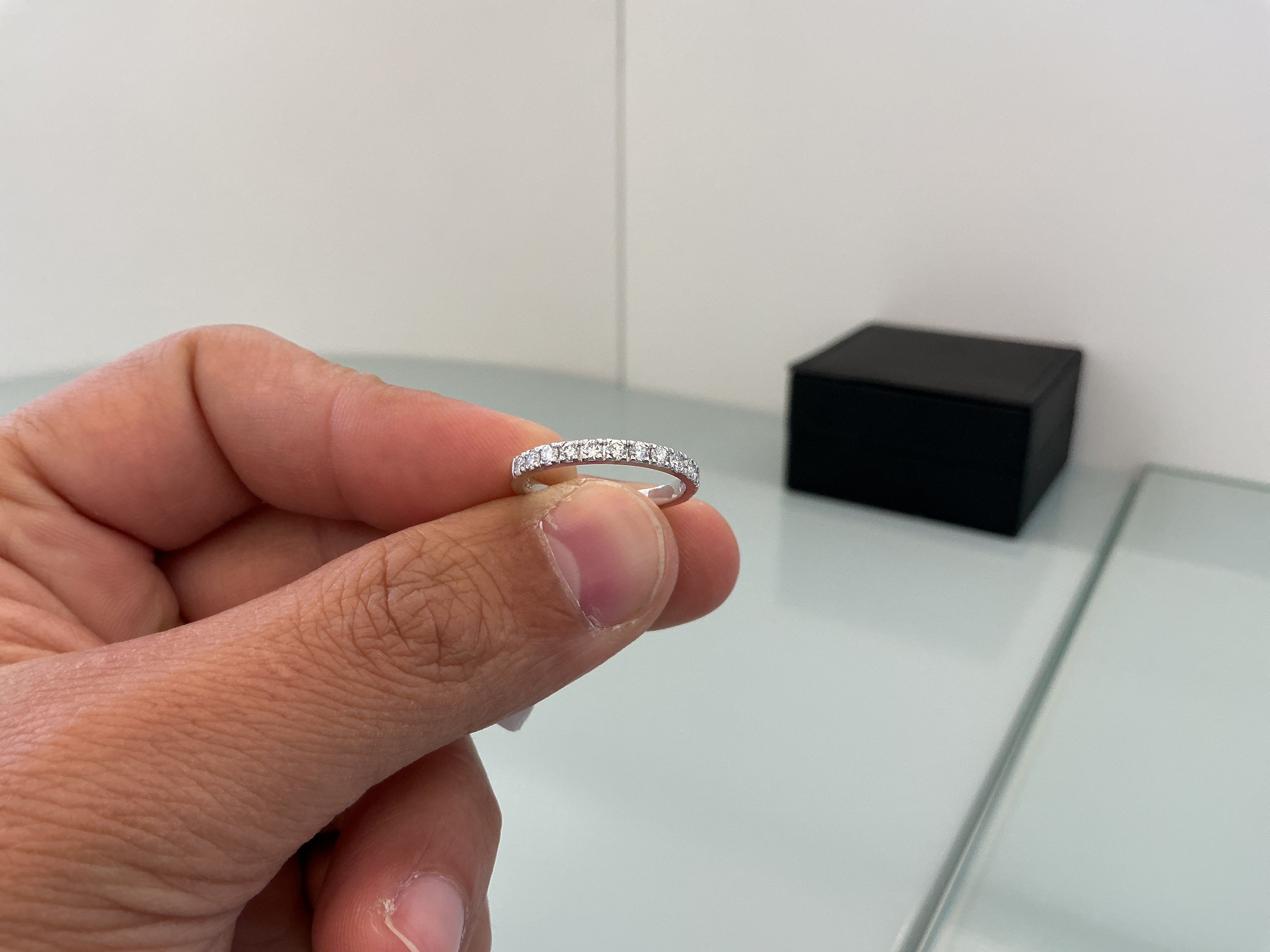 WHITE 2MM LINE ROUND LAB GROWN RING LR067