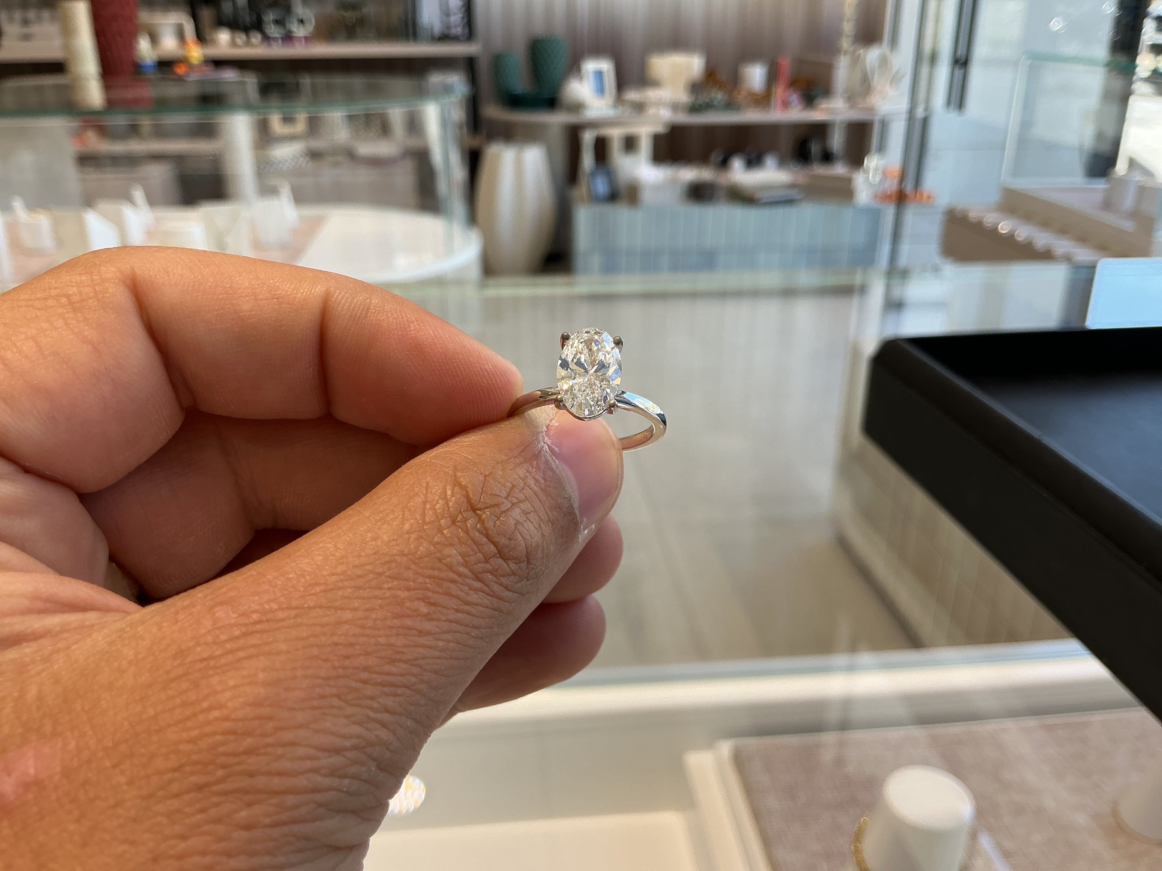 WHITE OVAL SOLITAIRE LAB GROWN RING LR045
