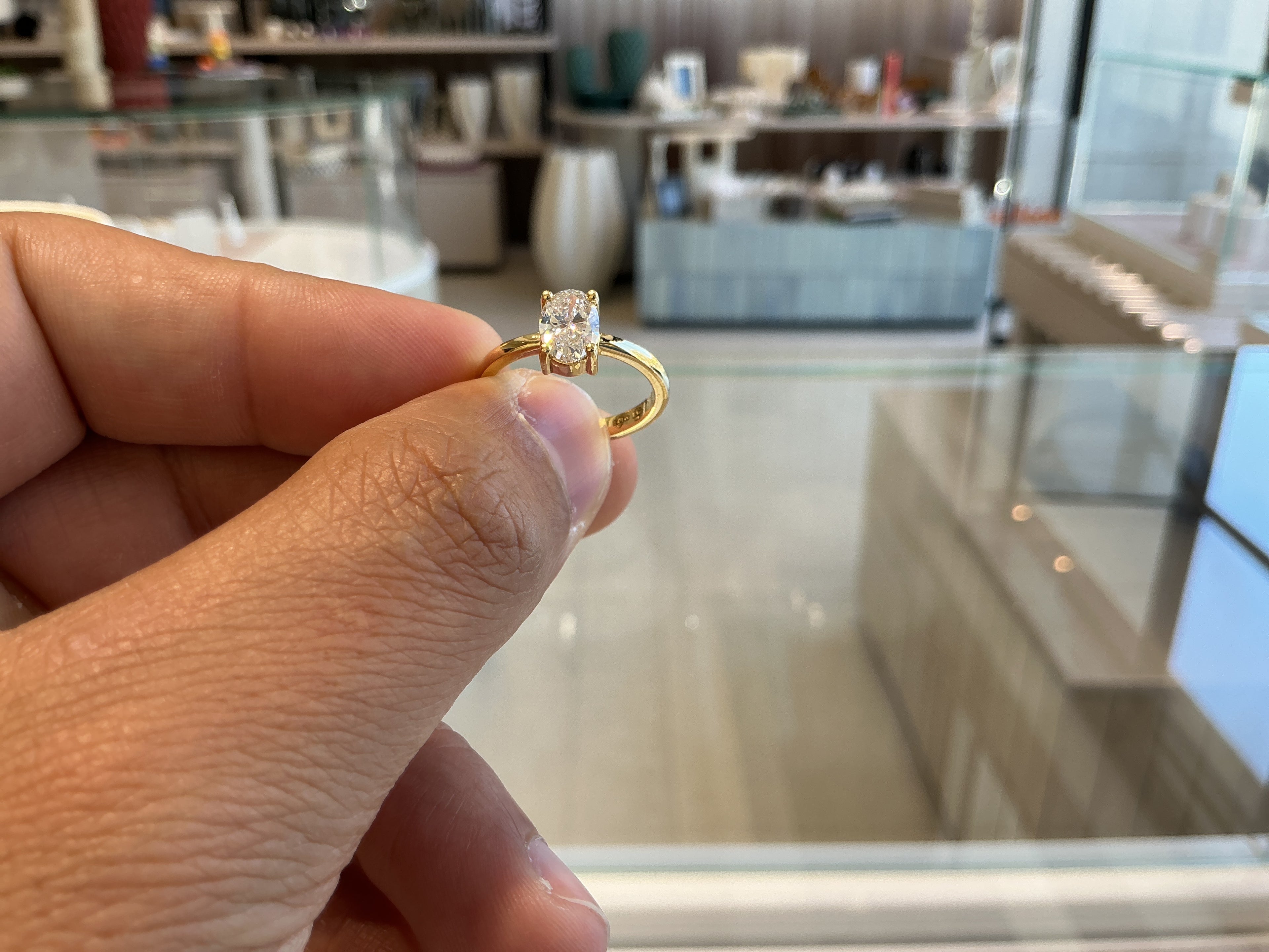 SINGLE OVAL  LAB GROWN RING LR011