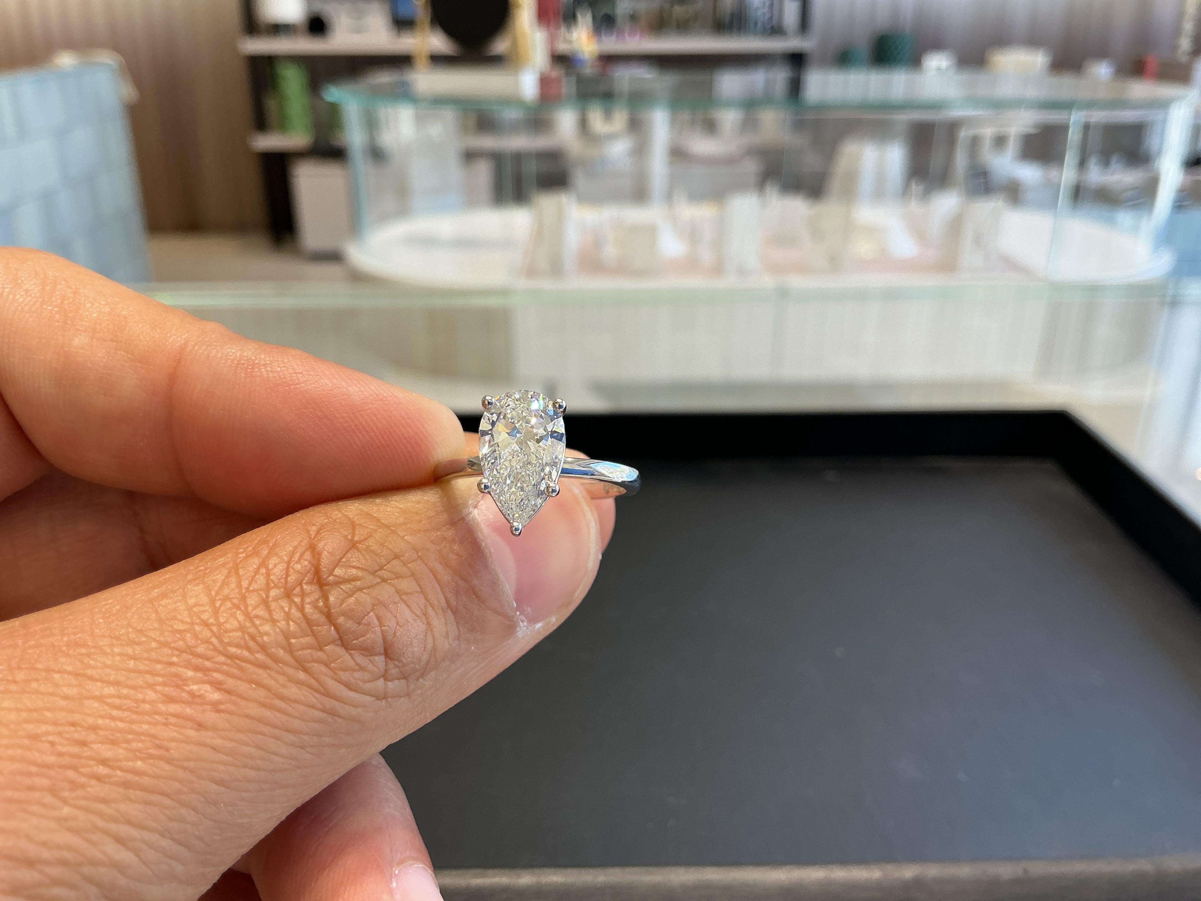 WHITE PEAR SOLITAIRE LAB GROWN RING LR044