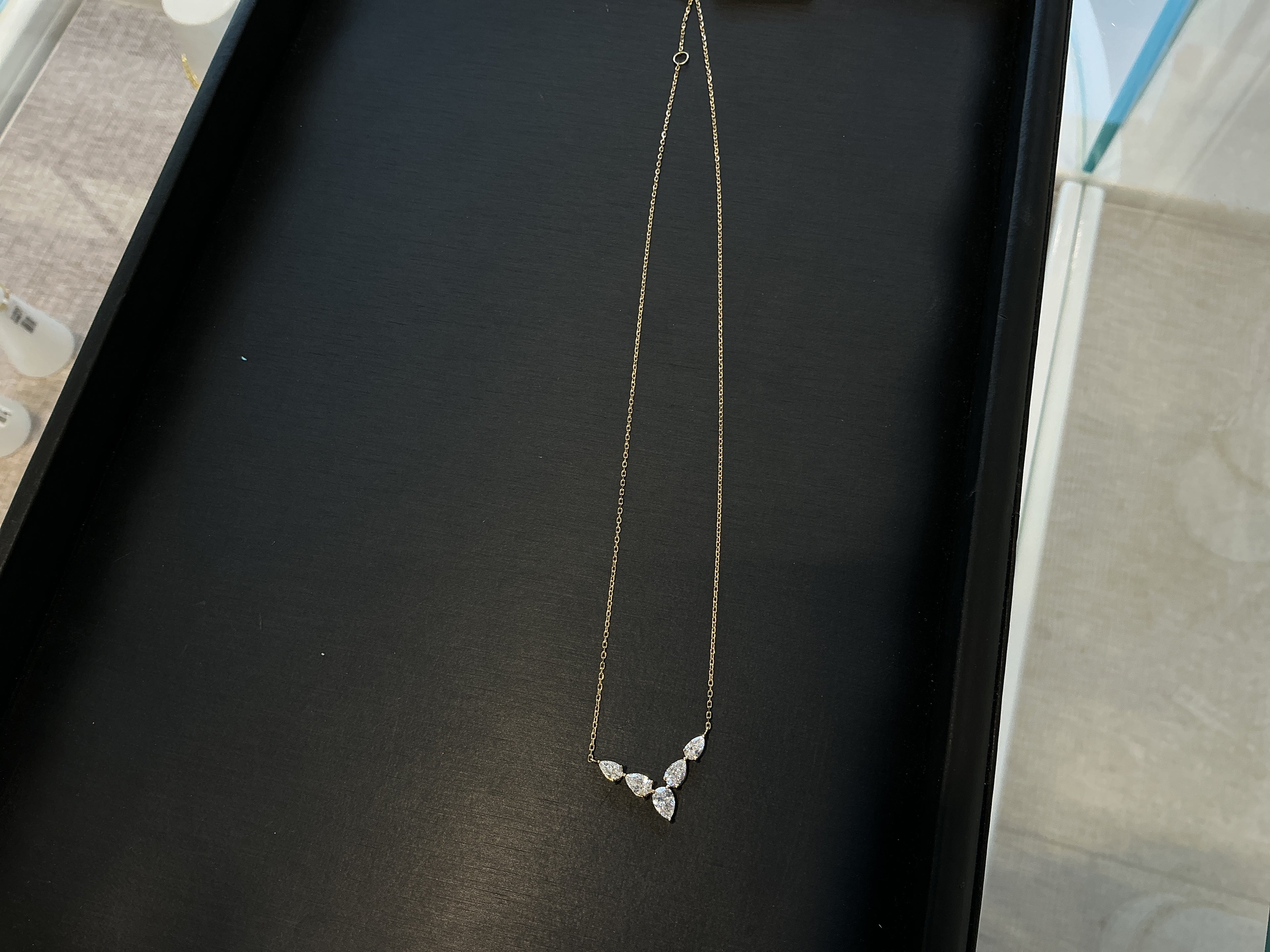 V PEAR LAB GROWN  NECKLACE LN011