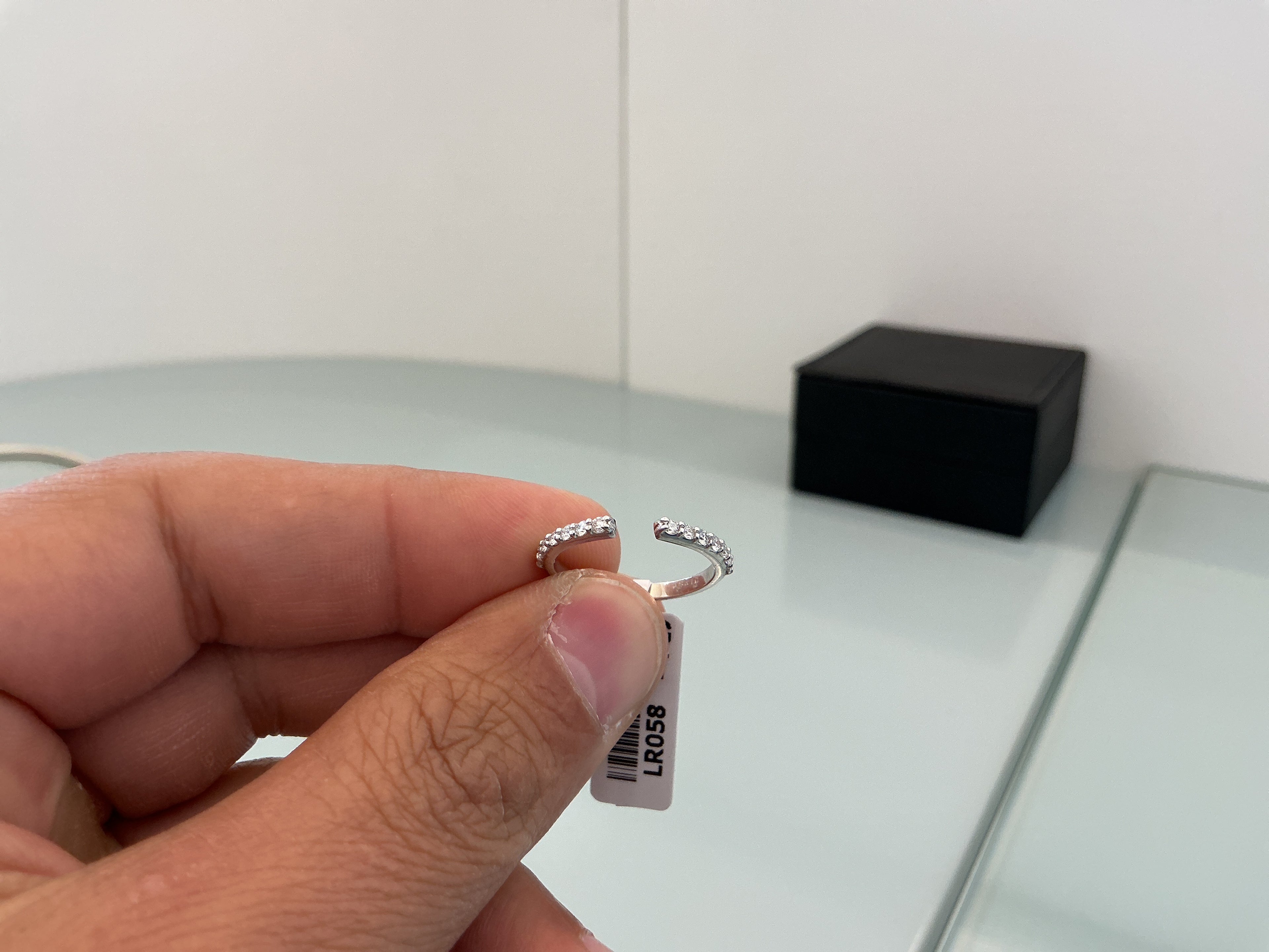 WHITE THIN ROUND OPEN LAB GROWN RING LR058