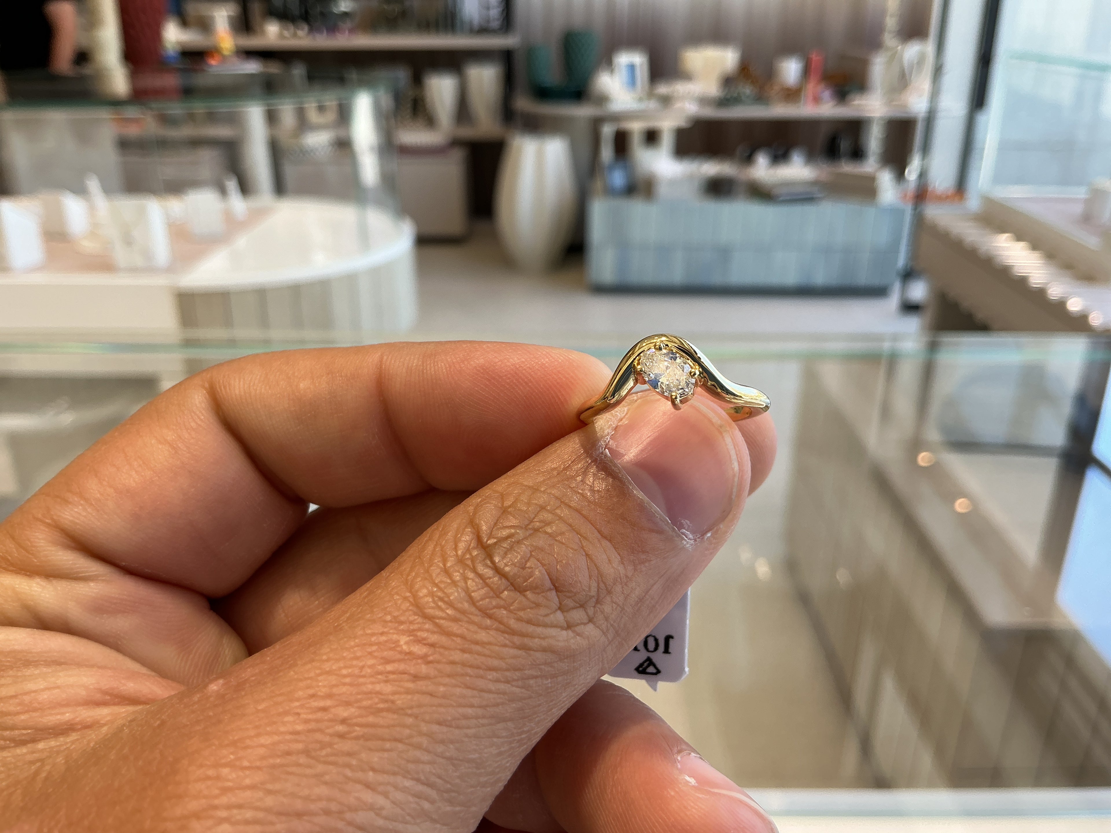 OVAL WAVY LAB GROWN RING LR015