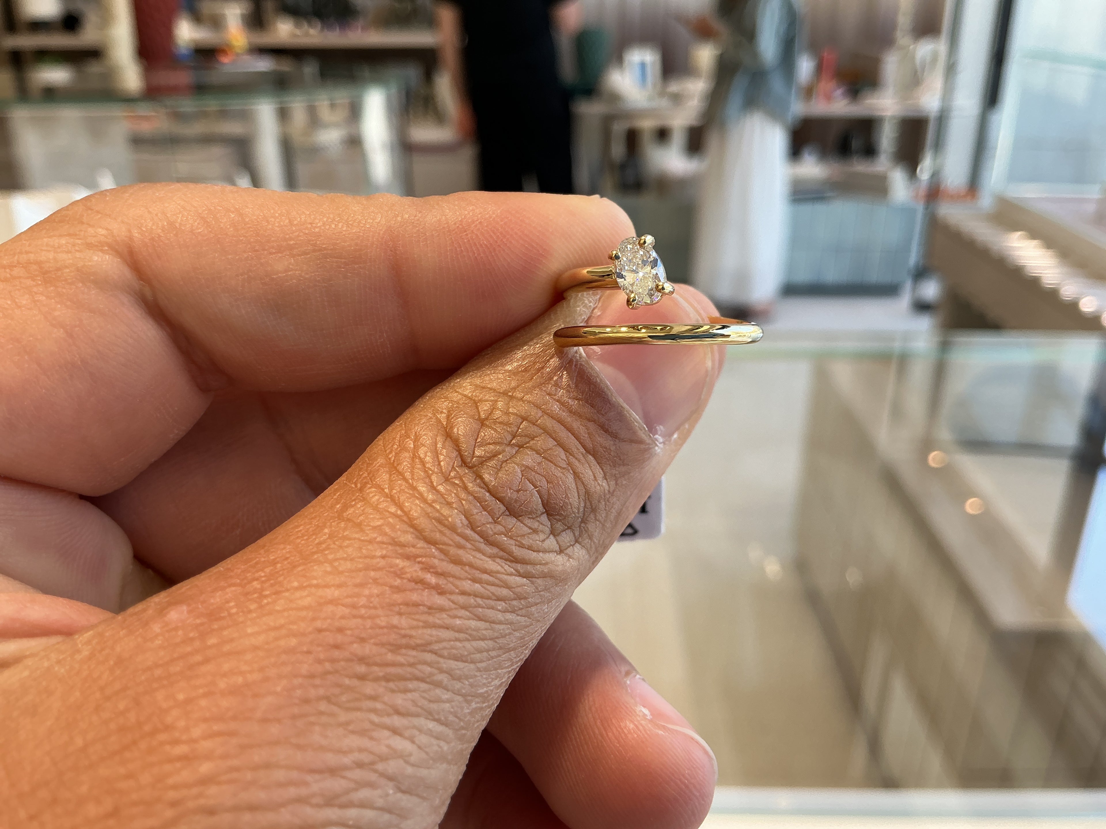 OVAL TWISTED LAB GROWN RING LR014