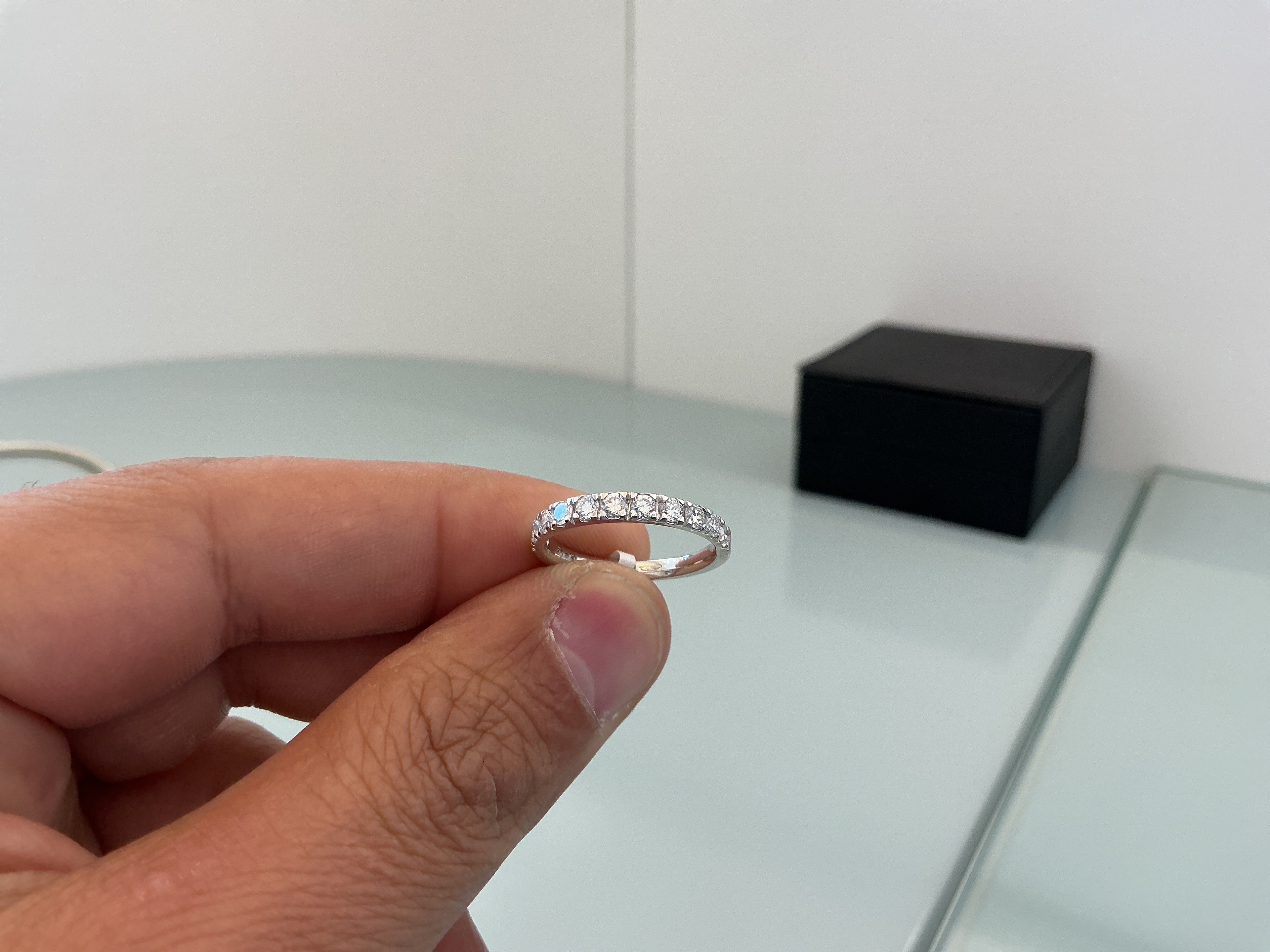 WHITE 2.5MM LINE ROUND LAB GROWN RING LR068