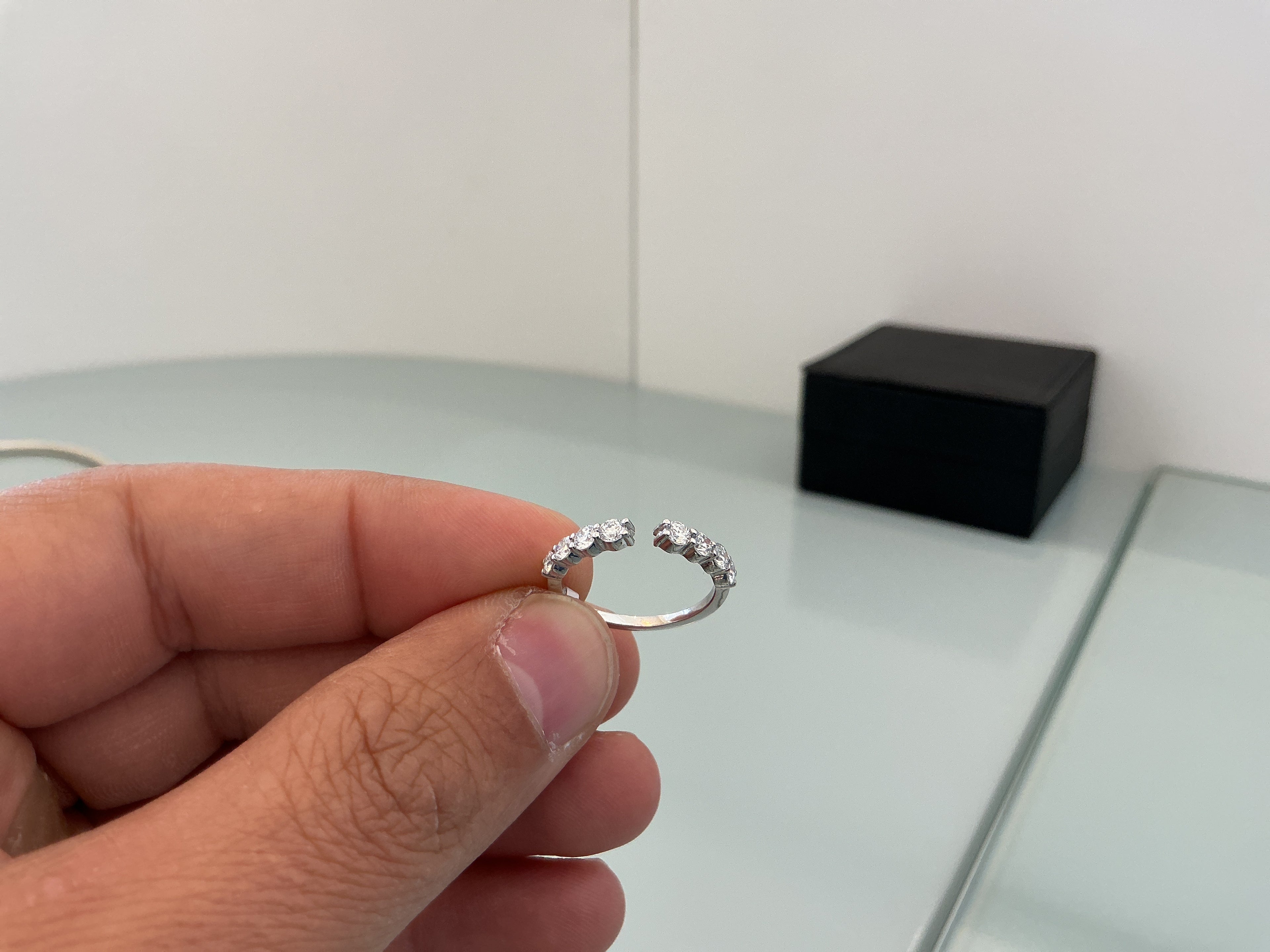 WHITE ROUND OPEN LINE LAB GROWN RING LR059