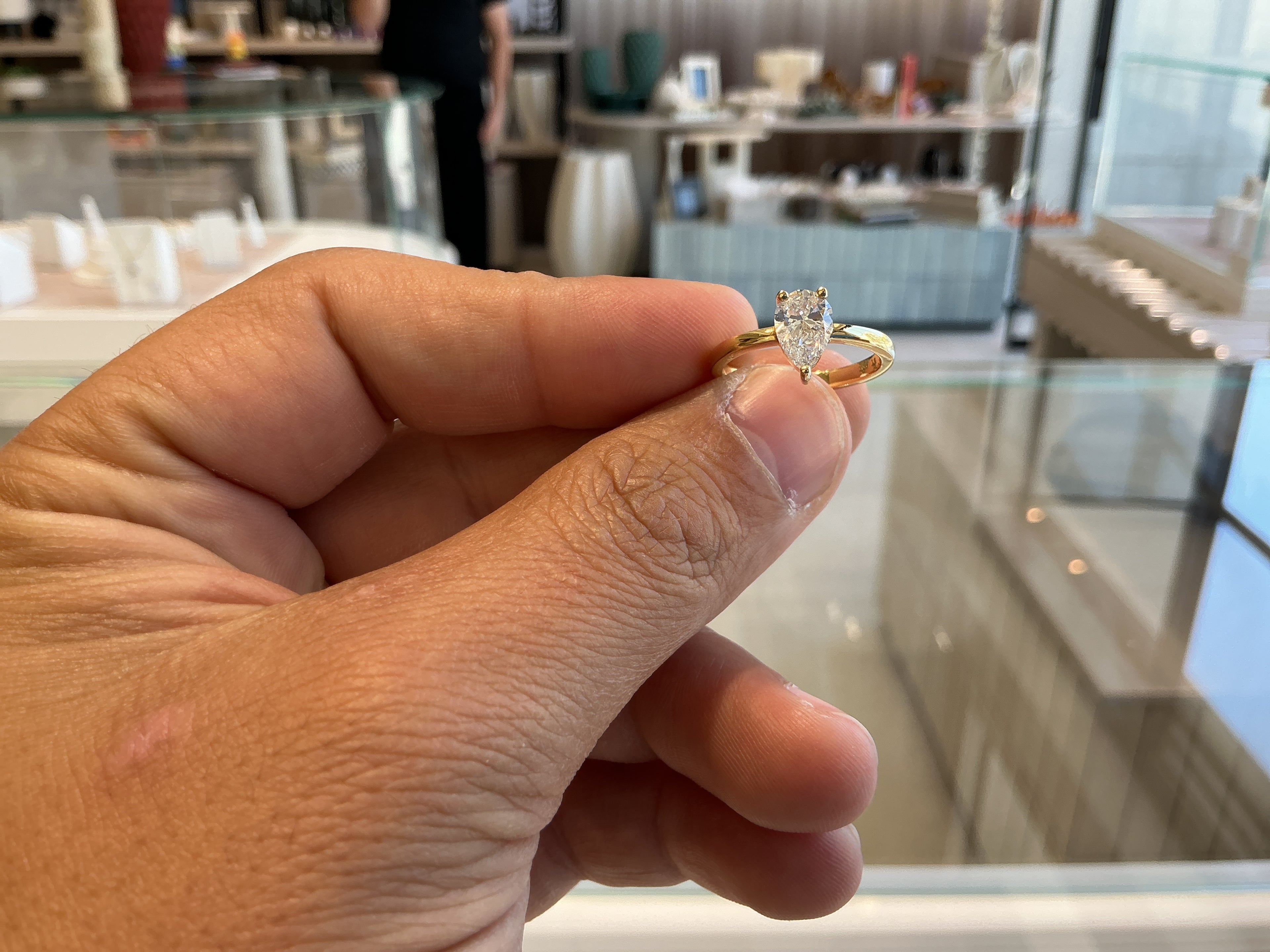SINGLE PEAR  LAB GROWN RING LR017